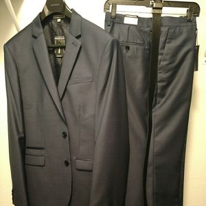 42 L Express Suit--- Never Worn!